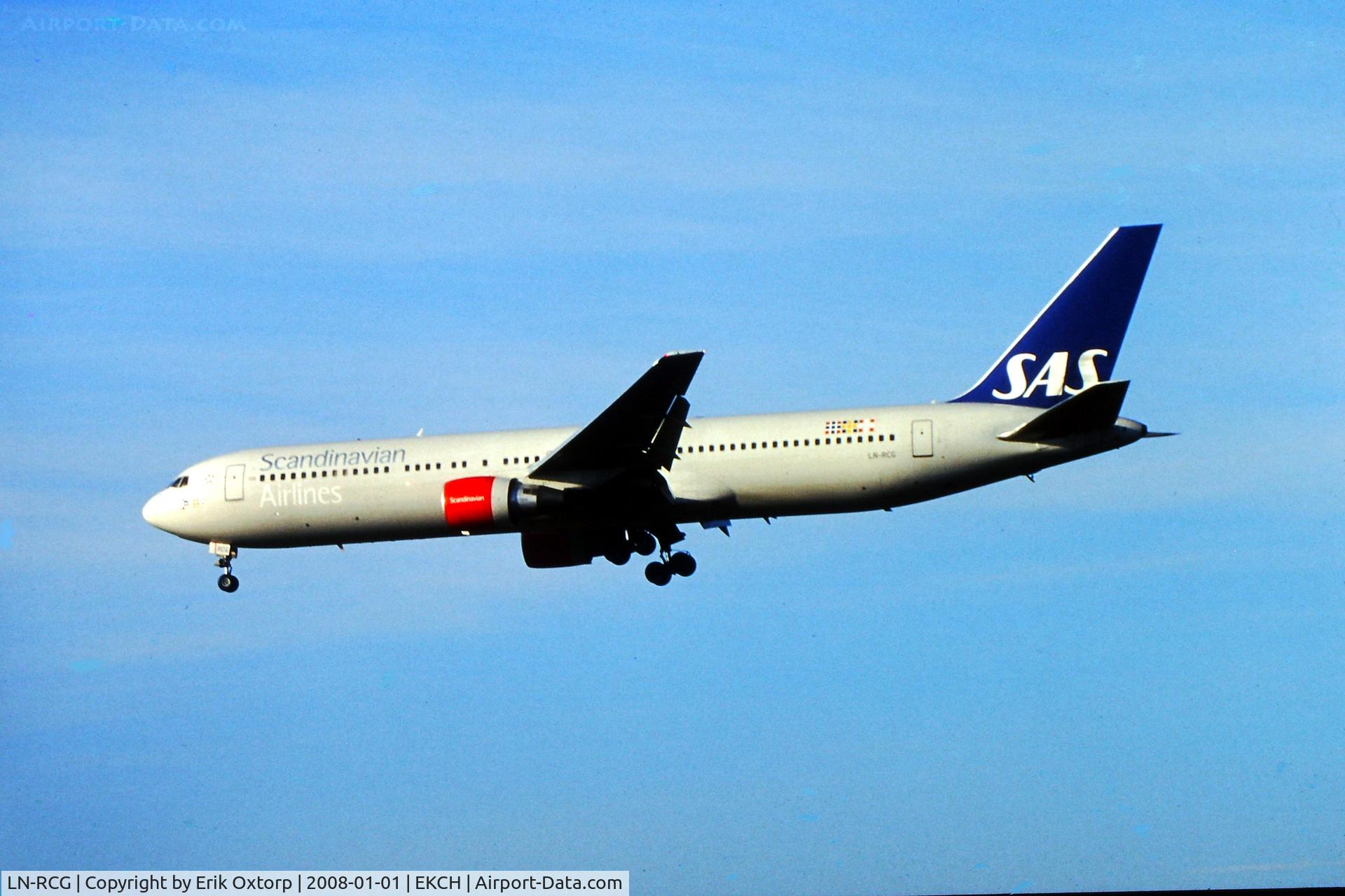 LN-RCG, 1989 Boeing 767-383/ER C/N 24475, LN-RCG about to land rw 22L, JAN02