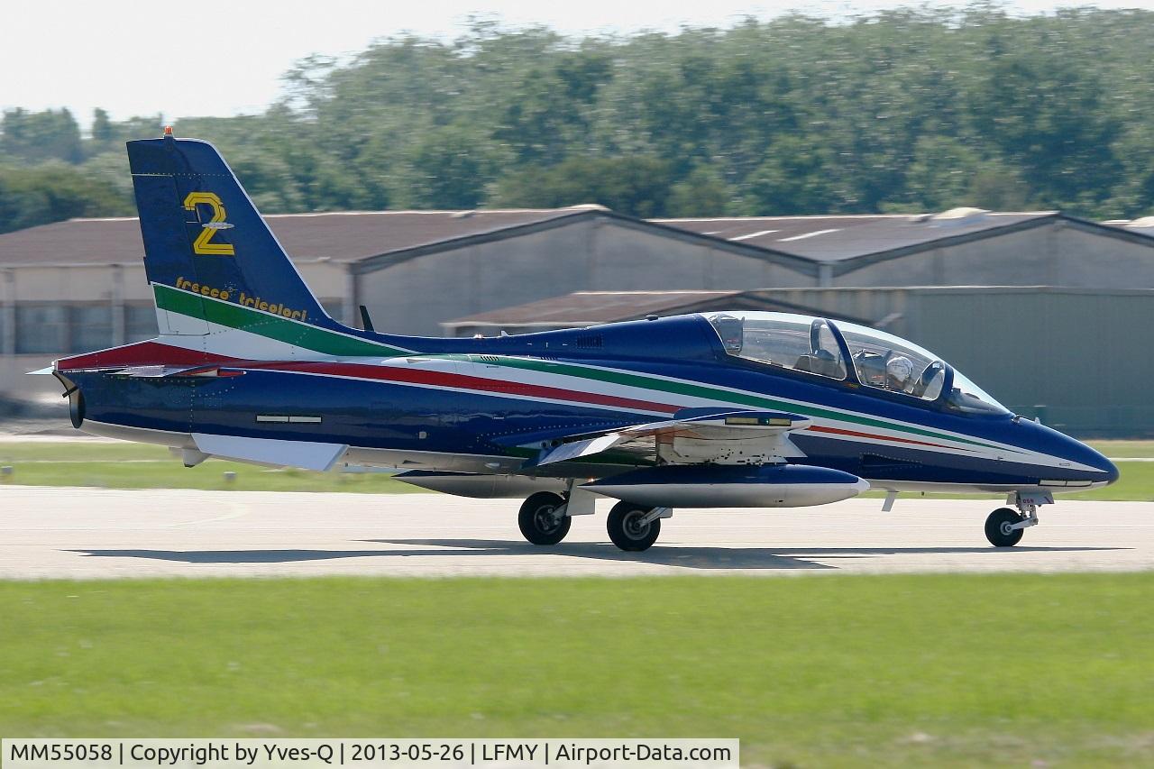 MM55058, Aermacchi MB-339PAN C/N 6852/190/AA087, Italian Air Force Aermacchi MB-339PAN, Number 2 in may 2013, Frecce Tricolori Aerobatic Team, Take off rwy 34, Salon De Provence Air Base 701 (LFMY) Open day 2013