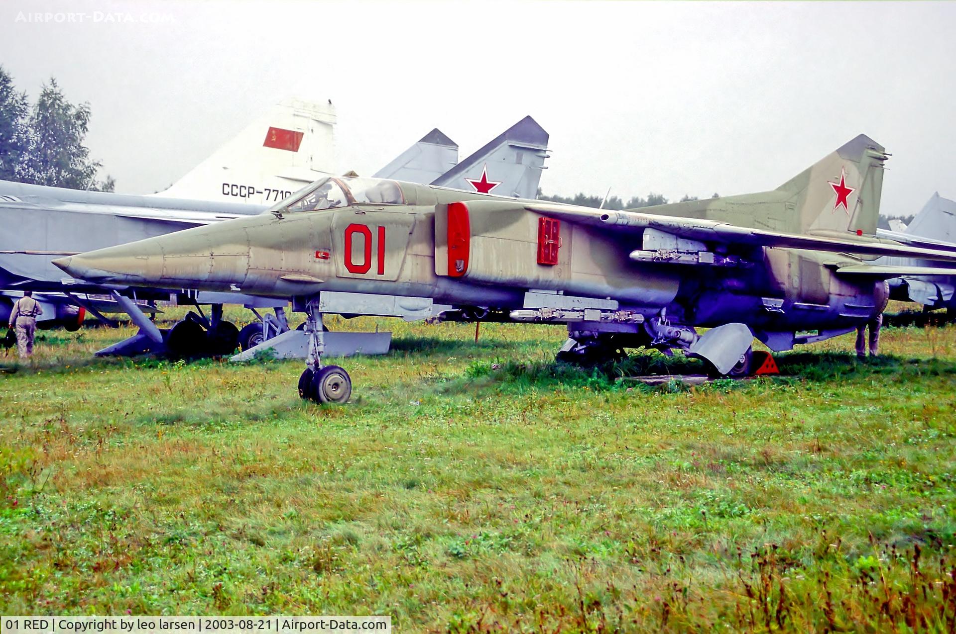 01 RED, 1974 Mikoyan-Gurevich MiG-27 C/N 61912511018, Monino Museum Moscow 21.8.03