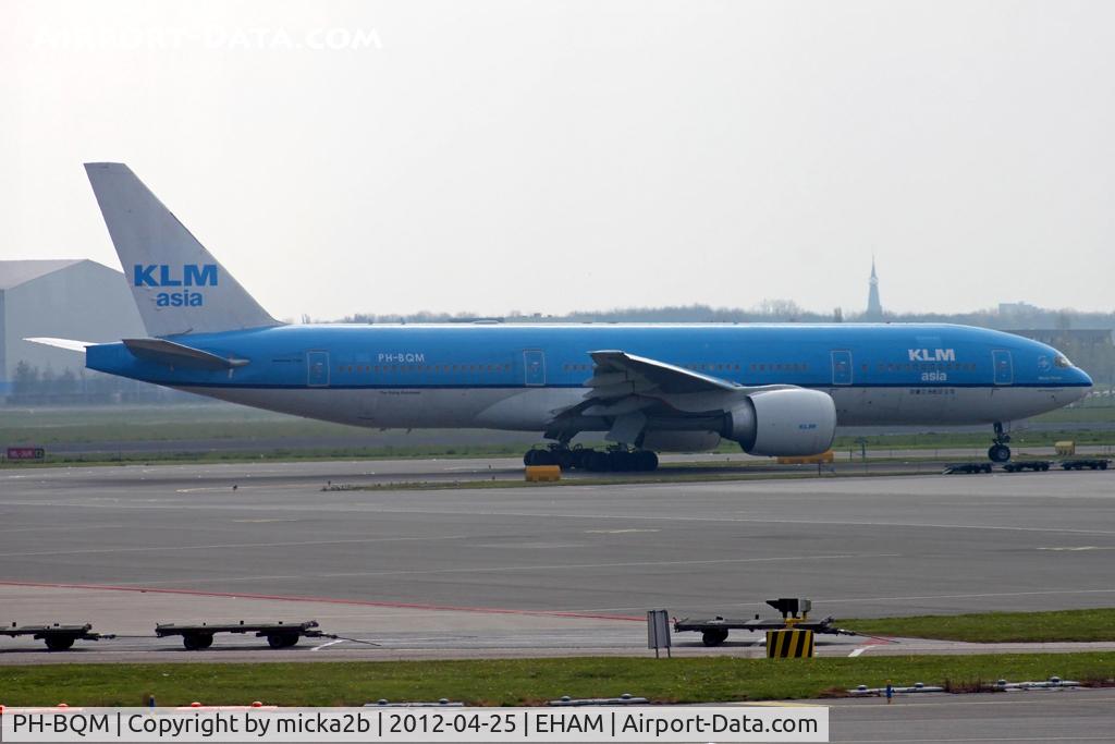 PH-BQM, 2006 Boeing 777-206/ER C/N 34712, Taxiing