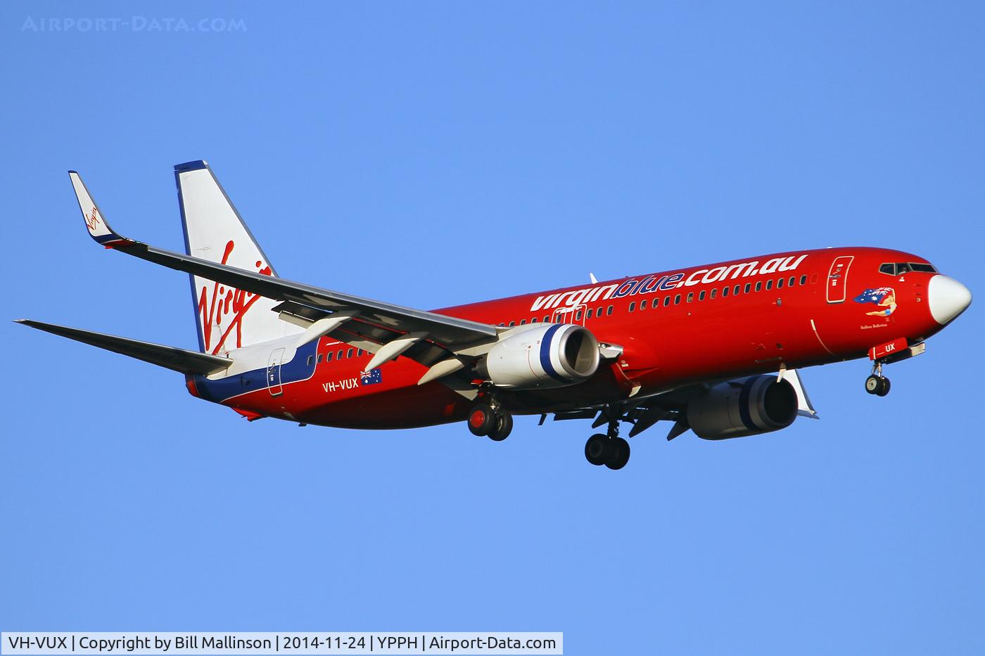 VH-VUX, 2010 Boeing 737-8FE C/N 37823, finals to 21