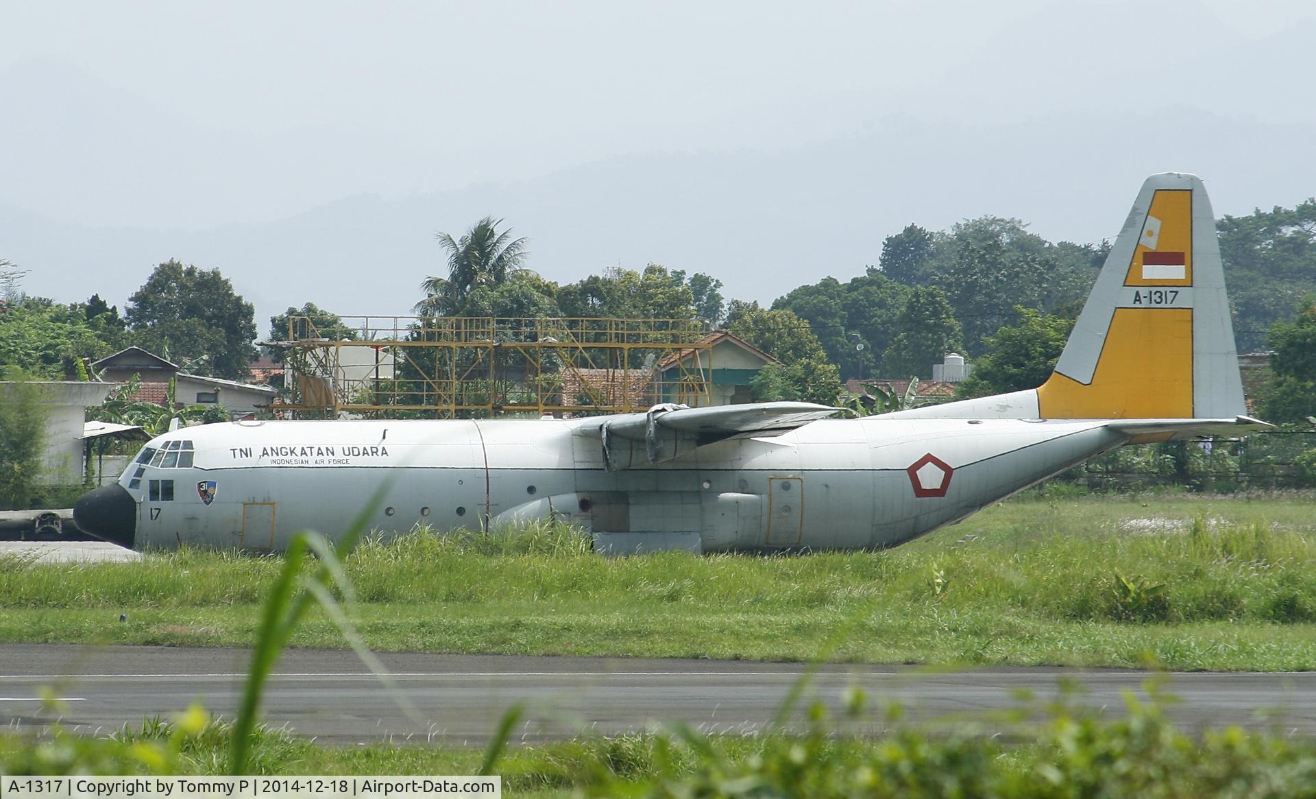 A-1317, Lockheed C-130H-30 Hercules C/N 382-4864, Waiting for engines installment at Husen Sastranegara Air Force Base