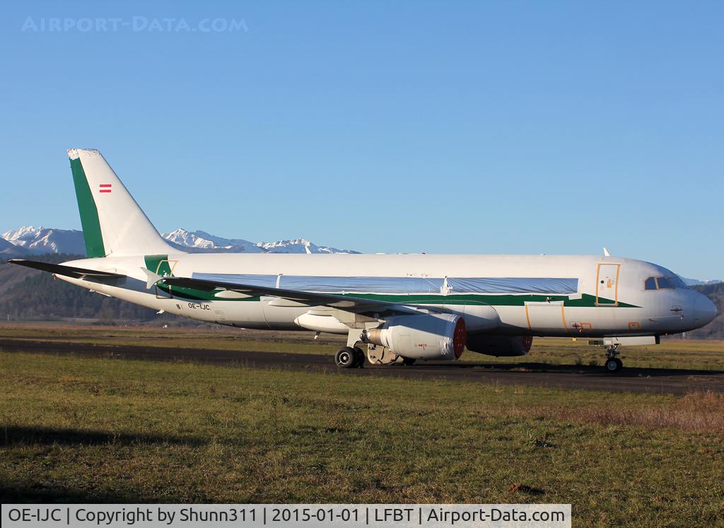 OE-IJC, 1999 Airbus A320-214 C/N 999, Still stored in basic Alitalia c/s... Ex. I-BIKE