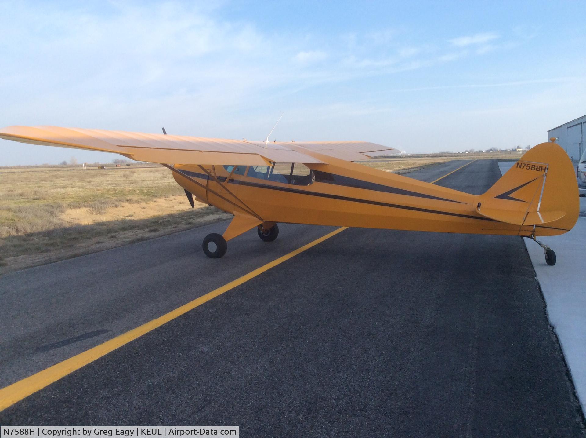 N7588H, 1946 Piper PA-12 Super Cruiser C/N 12-450, Pa12 getting ready to fly