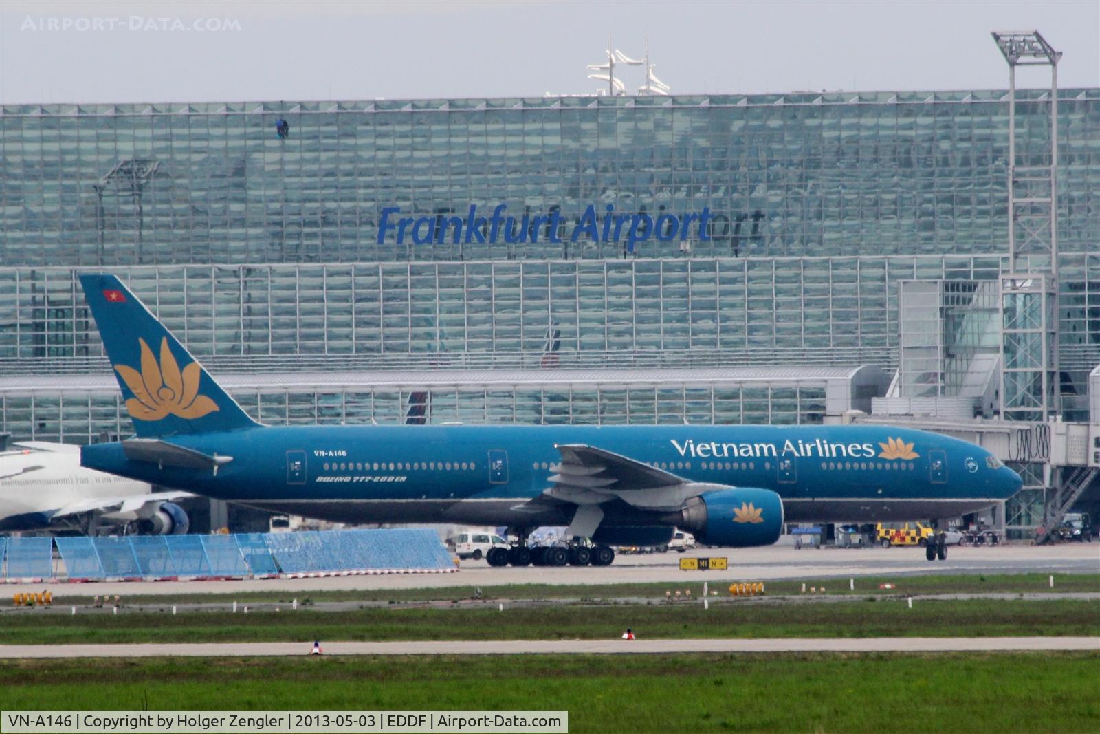VN-A146, 2004 Boeing 777-26KER C/N 33504, Arrival from Ho-Chi-Minh-City on last feet to parking position.....