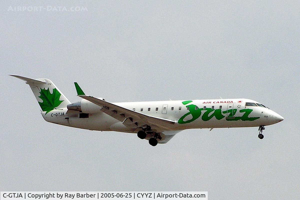 C-GTJA, 2004 Bombardier CRJ-200ER (CL-600-2B19) C/N 7966, Canadair CRJ-200LR [7966] (Air Canada Jazz) Toronto~C 25/06/2005