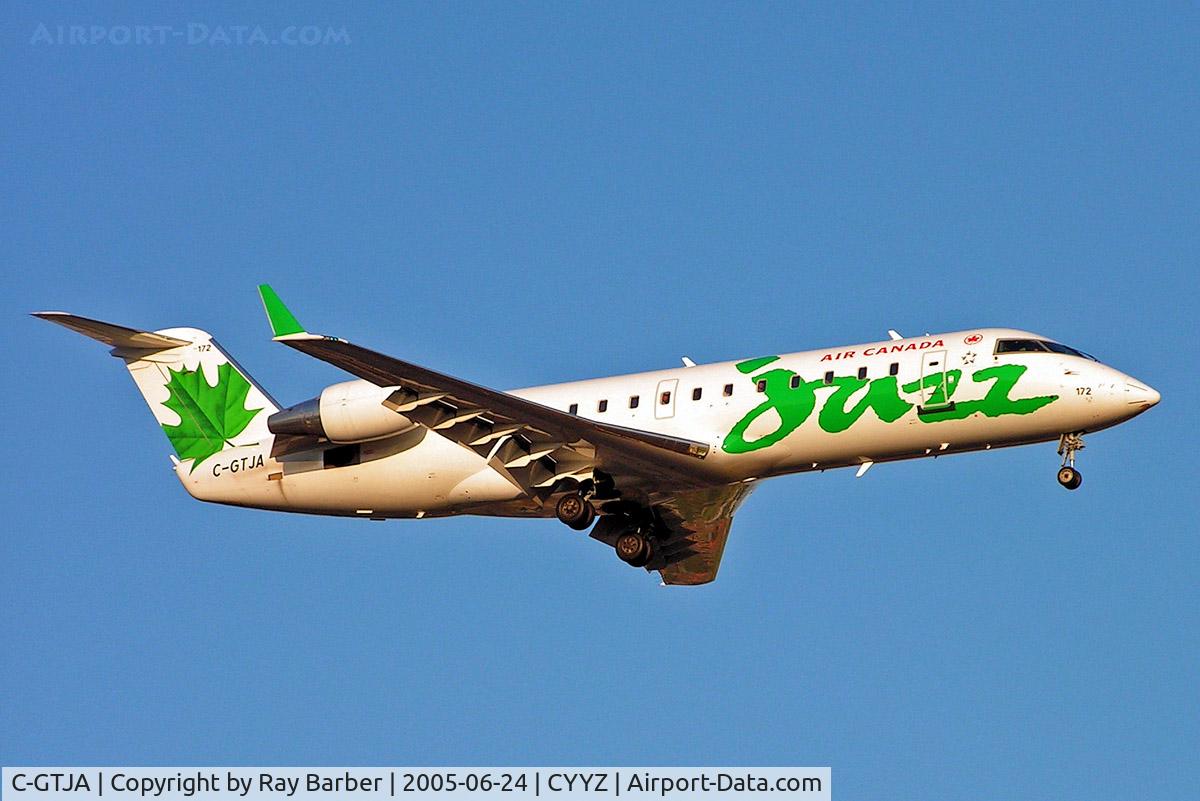 C-GTJA, 2004 Bombardier CRJ-200ER (CL-600-2B19) C/N 7966, Canadair CRJ-200LR [7966] (Air Canada Jazz) Toronto~C 24/06/2005