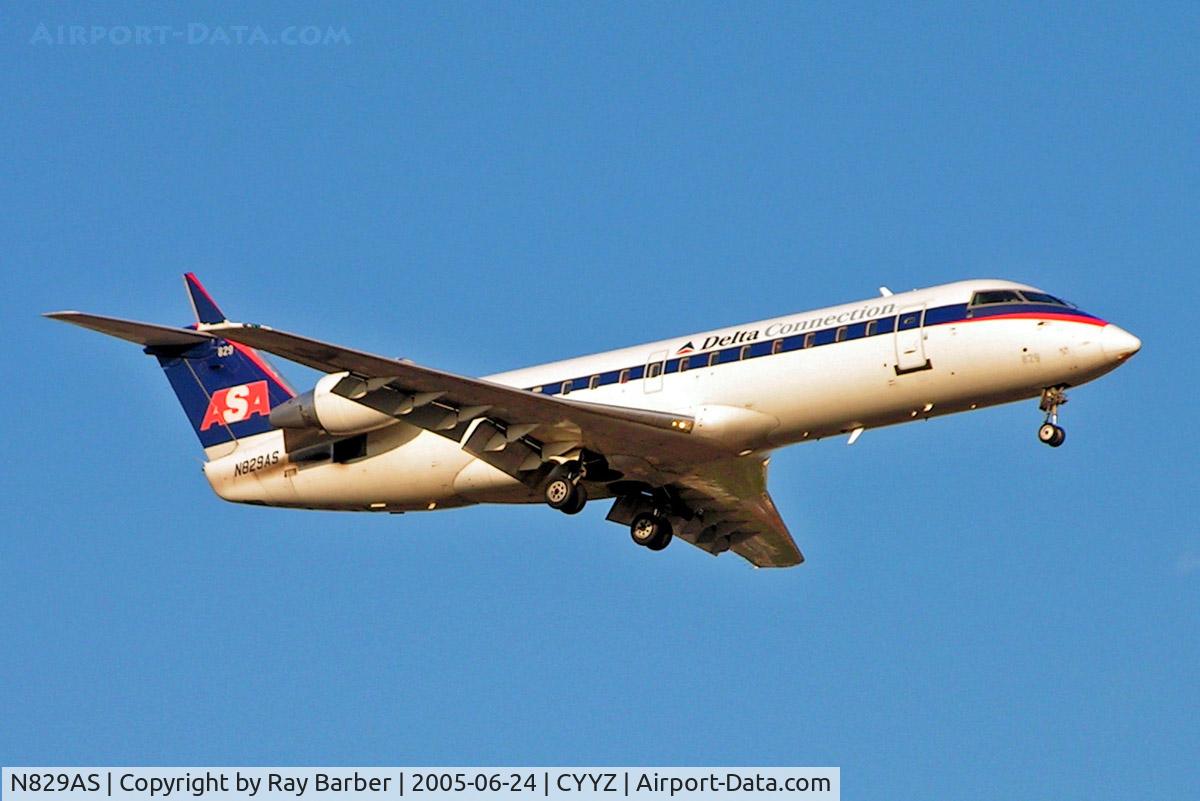 N829AS, 1998 Canadair CRJ-200ER (CL-600-2B19) C/N 7232, Canadair CRJ-200ER [7232] (Delta Connection) Toronto~C 24/06/2005