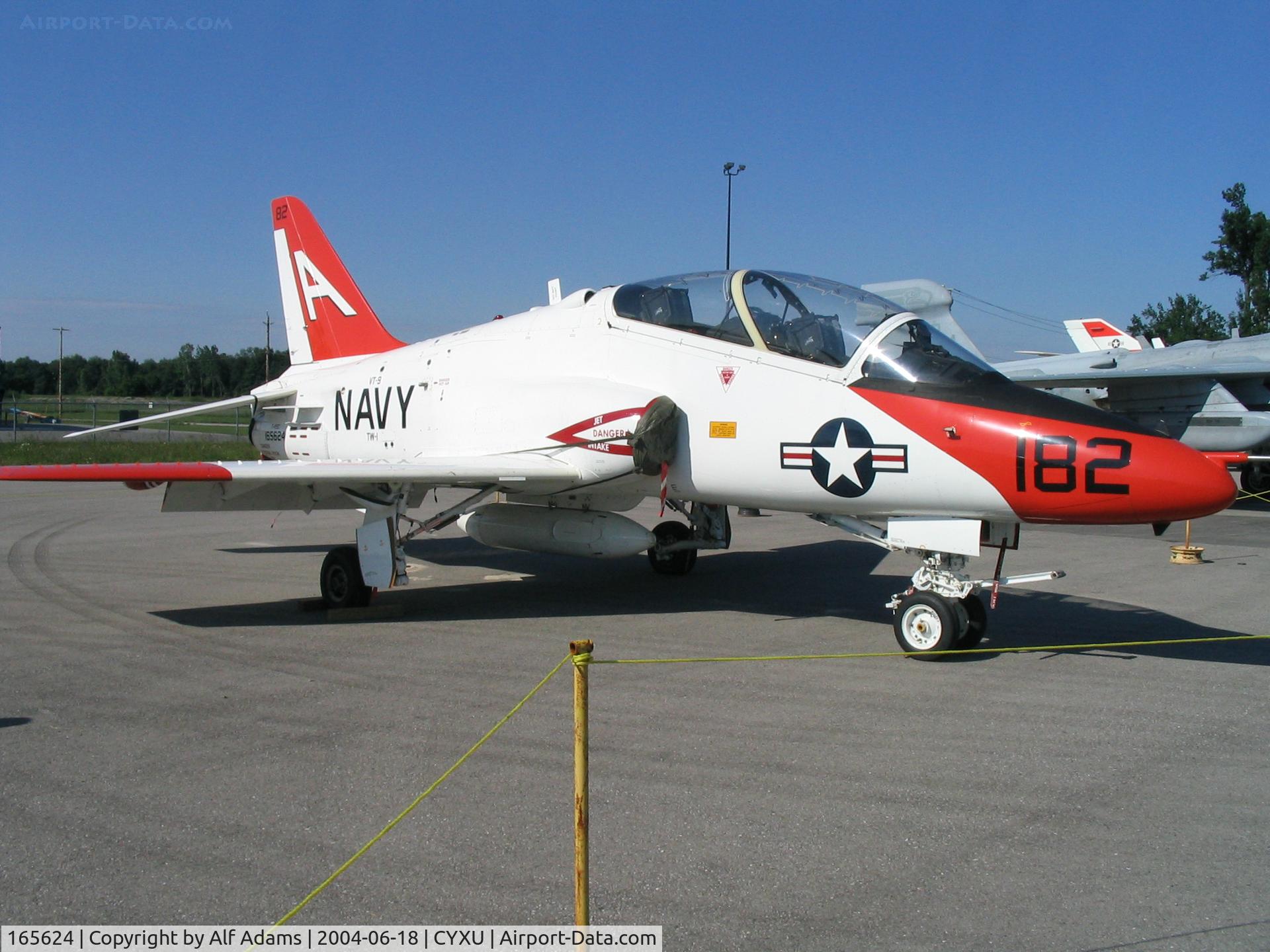 165624, Boeing T-45C Goshawk C/N C082, Displayed at the airshow at London, Ontario, Canada in 2004.