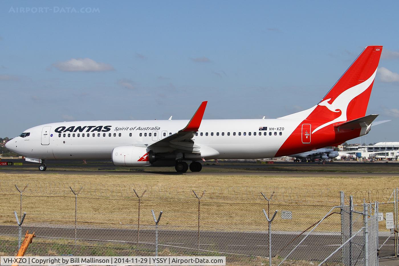 VH-XZO, 2014 Boeing 737-838 C/N 44576, taxiing to 34R
