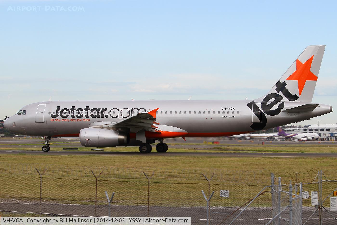 VH-VGA, 2011 Airbus A320-232 C/N 4899, taxi to 34R