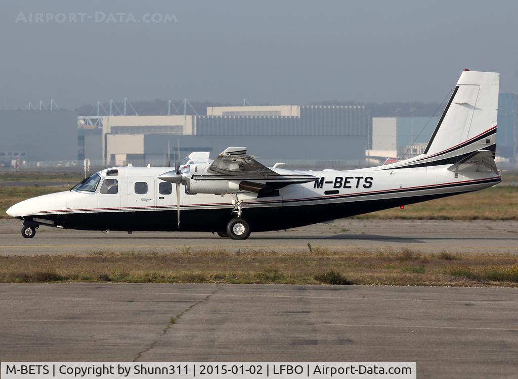 M-BETS, 1982 Gulfstream American 695A Jetprop 1000 C/N 96034, Taxiing for departure...