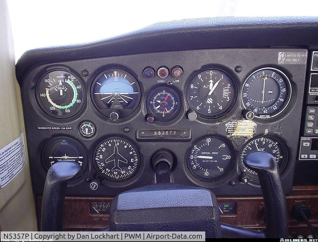 N5357P, 1981 Cessna 152 C/N 15284927, N5357P Instrument Panel
