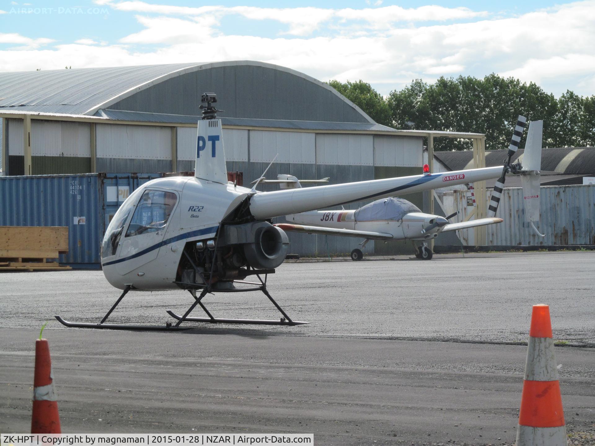 ZK-HPT, Robinson R22 Beta C/N 1318, outside heiflite