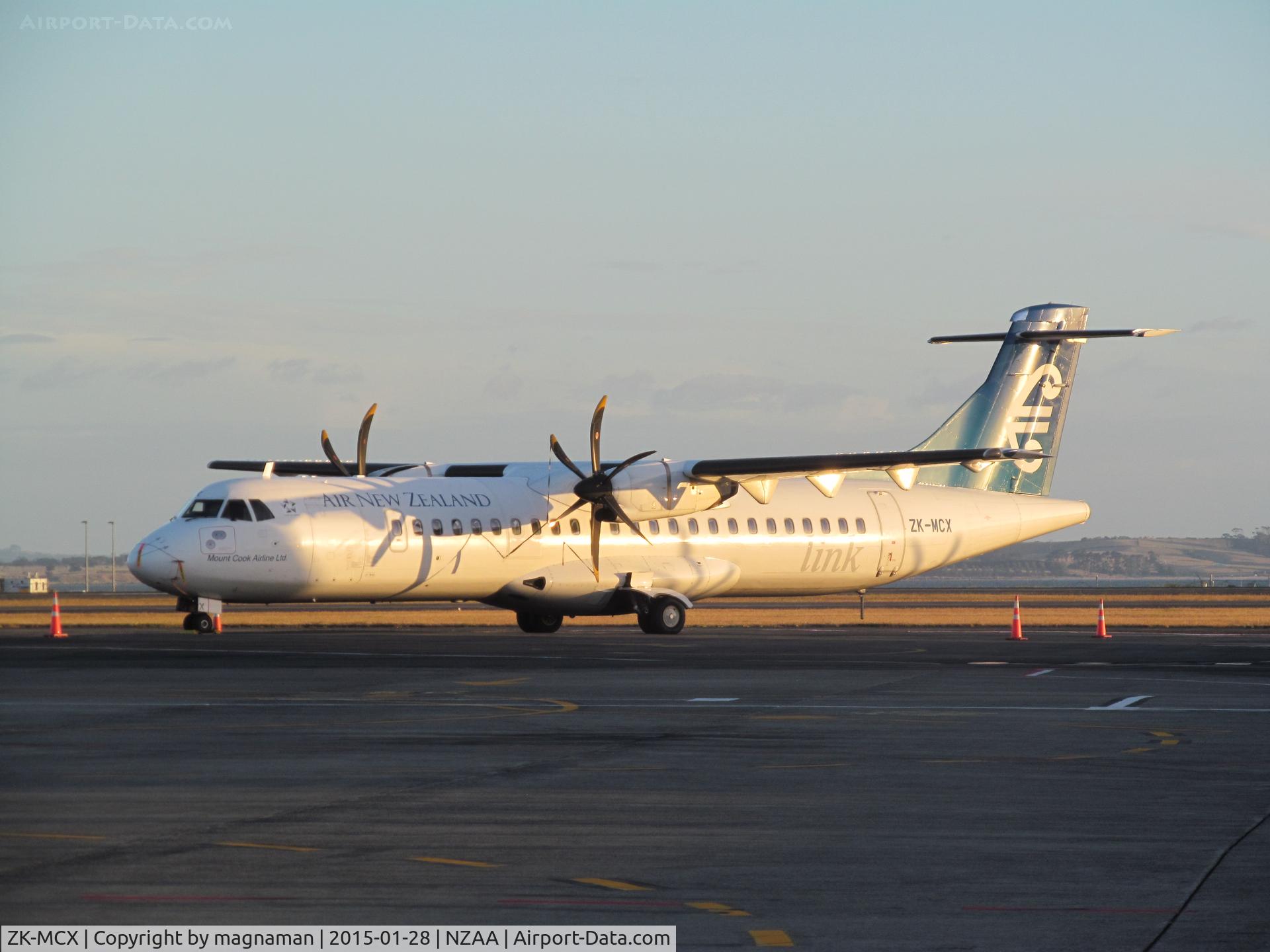ZK-MCX, 2002 ATR 72-212A C/N 687, on domestic apron