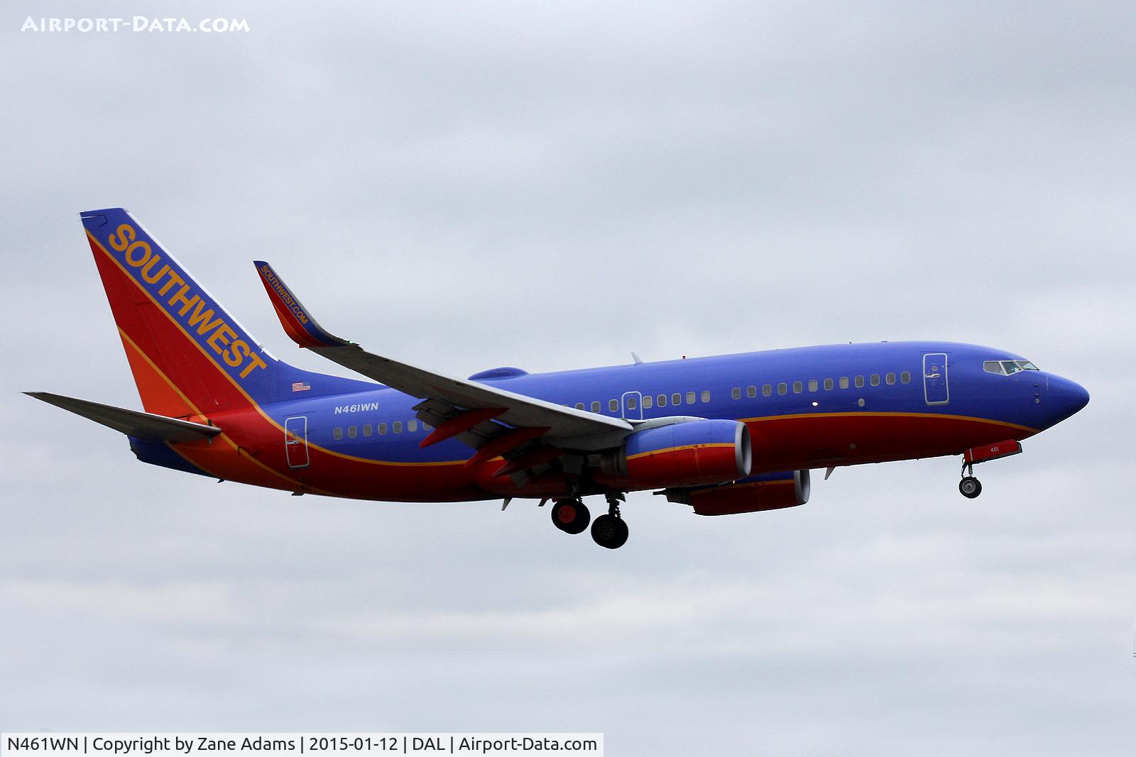 N461WN, 2004 Boeing 737-7H4 C/N 32465, Landing at Dallas Love Field