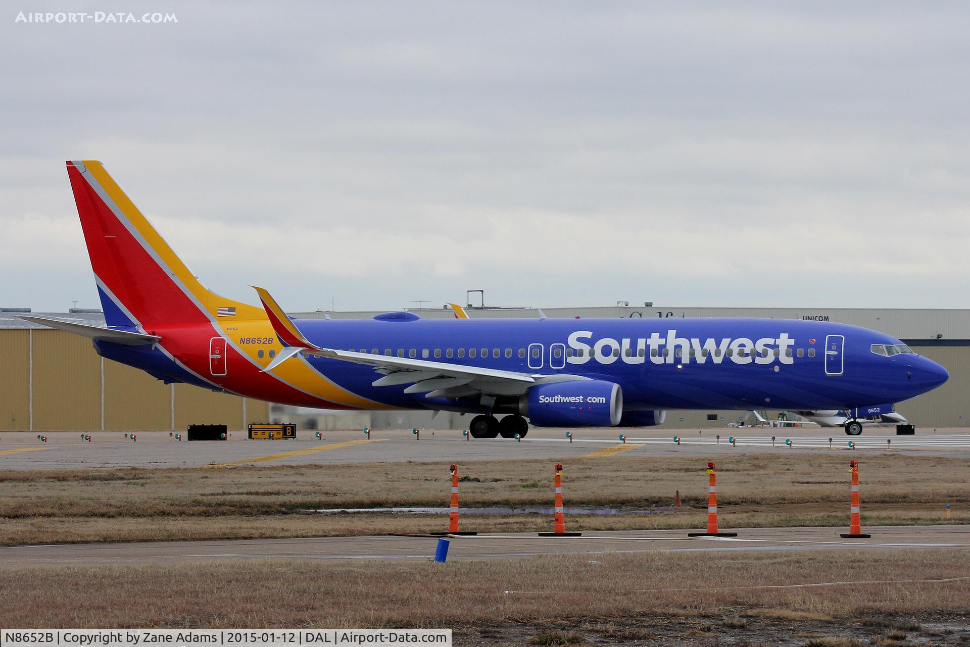 N8652B, 2014 Boeing 737-8H4 C/N 36971, New Southwest livery at Dallas Love Field