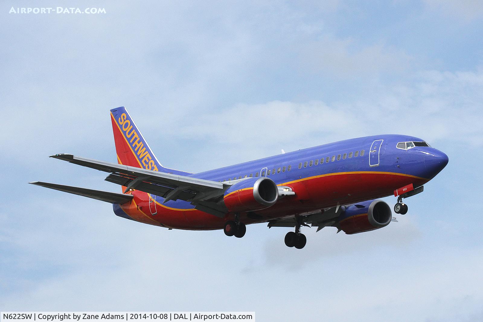 N622SW, 1996 Boeing 737-3H4 C/N 27932, Landing at Dallas Love Field