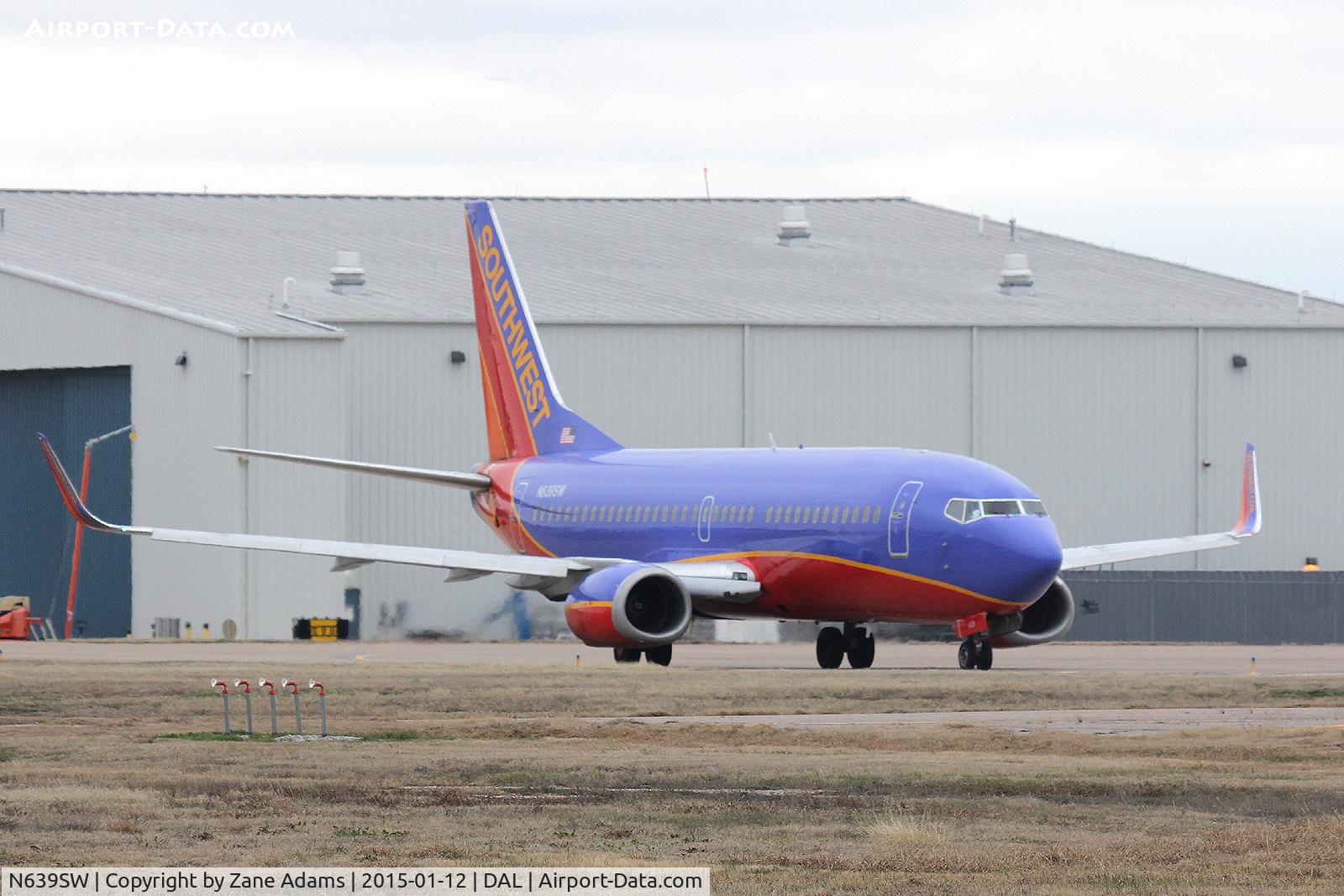 N639SW, 1996 Boeing 737-3H4 C/N 27712, Landing at Dallas Love Field