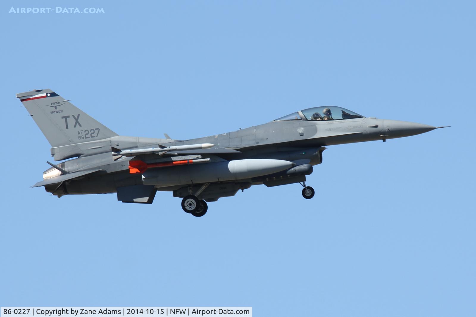 86-0227, 1986 General Dynamics F-16C Fighting Falcon C/N 5C-333, 301st FW F-16, landing at NASJRB Fort Worth