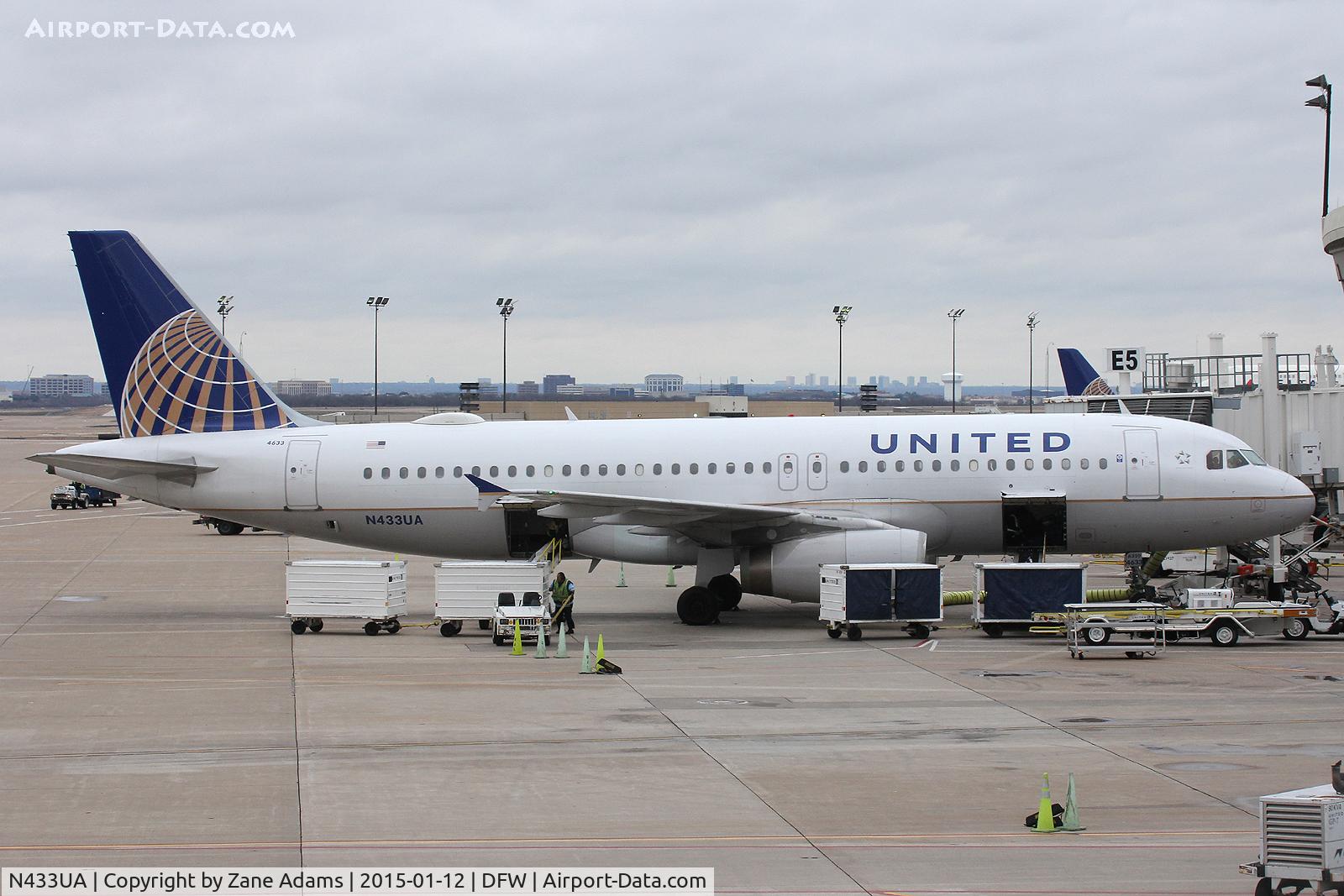N433UA, 1996 Airbus A320-232 C/N 589, At DFW Airport
