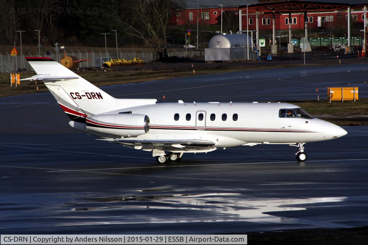 CS-DRN, 2006 Raytheon Hawker 800XPi C/N 258772, Lining up runway 12 for a flight to Paris-Le Bourget.