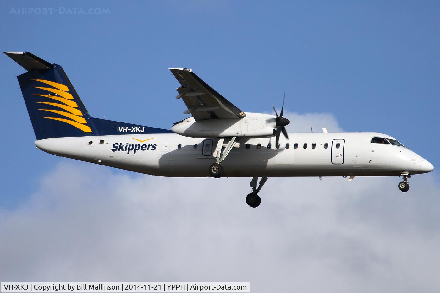VH-XKJ, 2002 De Havilland Canada DHC-8-315Q Dash 8 C/N 588, finals to 21