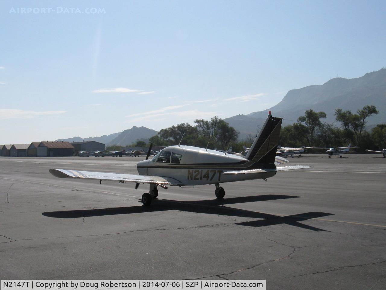 N2147T, 1971 Piper PA-28-140 C/N 28-7125547, 1971 Piper PA-28-140, Lycoming O-320-E2A 150 Hp, PowerFlow exhaust mod, taxi