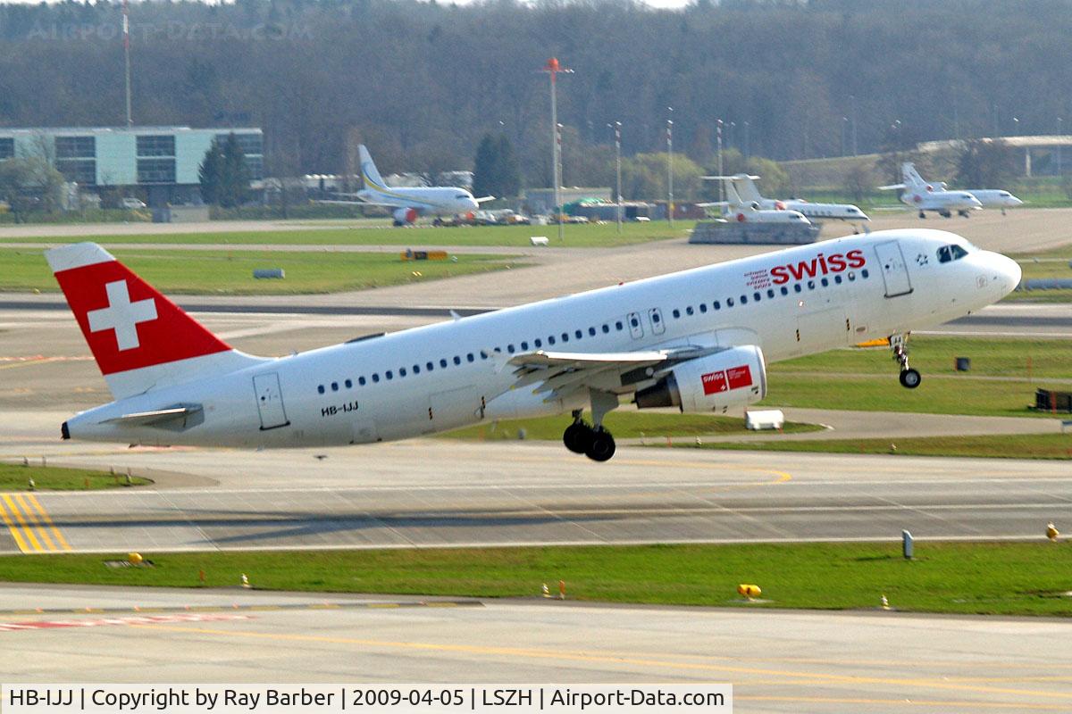HB-IJJ, 1996 Airbus A320-214 C/N 585, HB-IJJ   Airbus A320-214 [0585] (Swiss International Air Lines) Zurich~HB 05/04/2009
