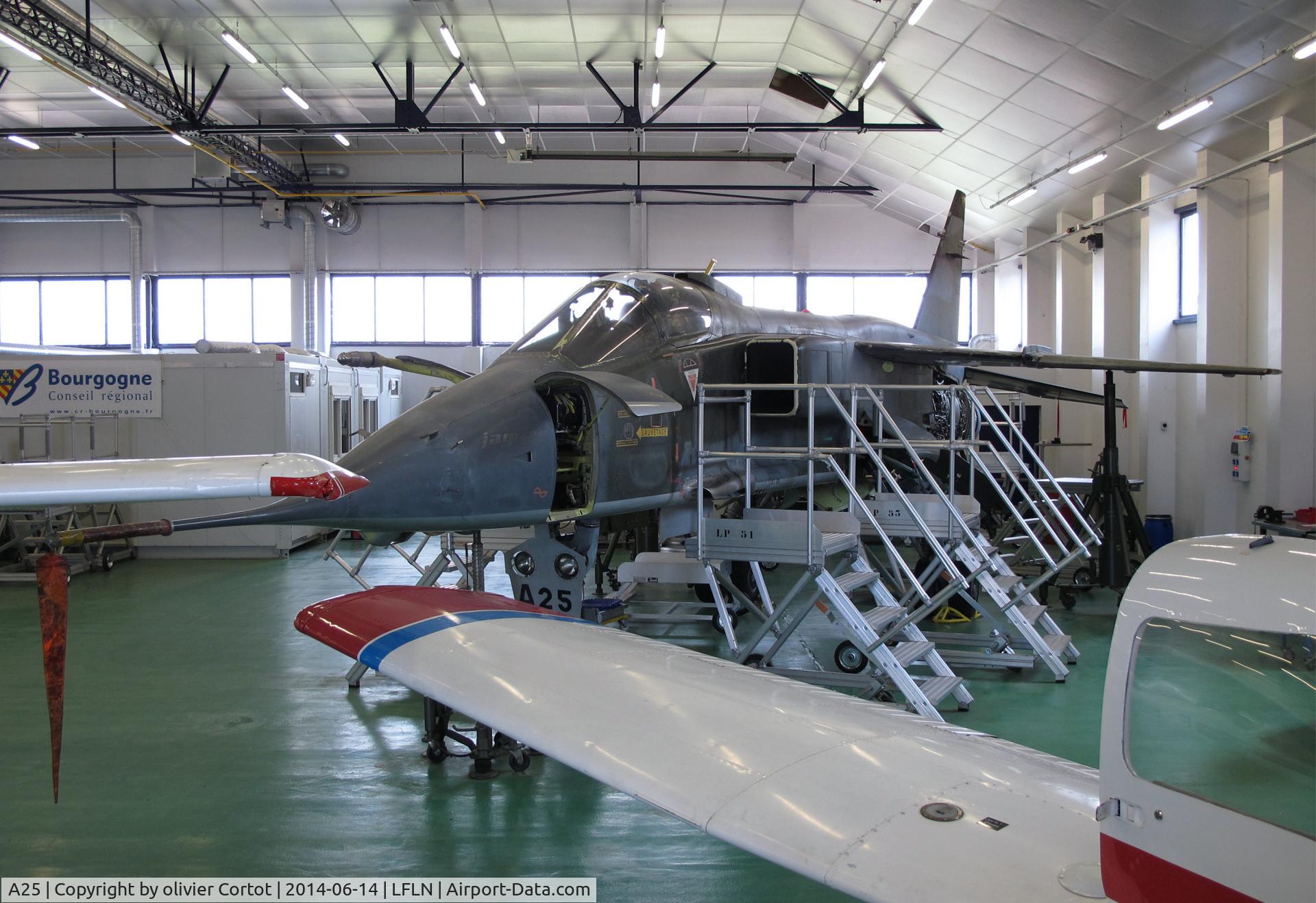 A25, Sepecat Jaguar A C/N 25, Saint yan airshow 2014