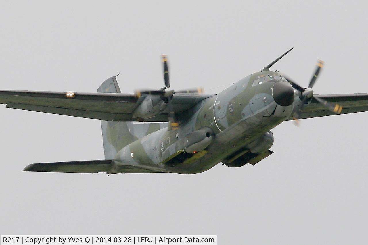 R217, Transall C-160R C/N 220, Transall C-160R, Take off Rwy 26, Landivisiau Naval Air Base (LFRJ)