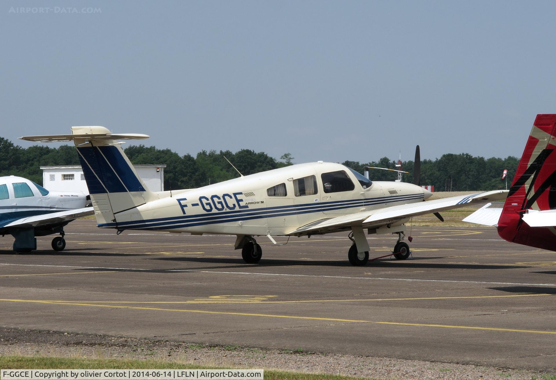 F-GGCE, 1978 Piper PA-28RT-201T Arrow IV C/N 28R-8031111, Saint Yan airport
