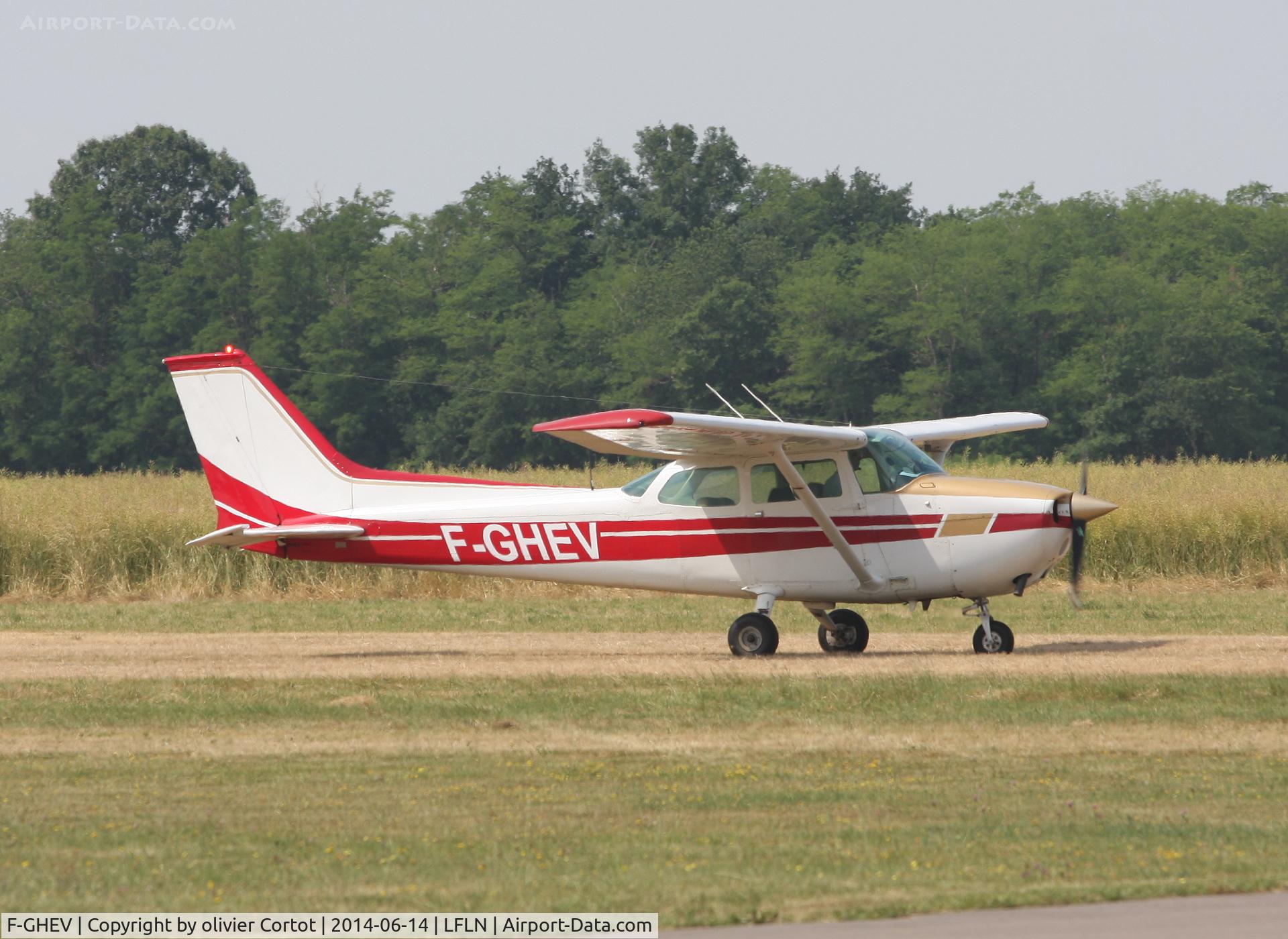 F-GHEV, Reims F172N Skyhawk C/N 172-69730, Saint Yan fly in