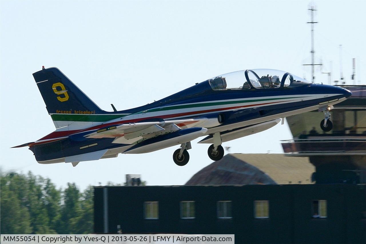 MM55054, Aermacchi MB-339PAN C/N 6848/188/AA085, Italian Air Force Aermacchi MB-339PAN, Number 9 in 2013, Frecce Tricolori Aerobatic Team, Take off rwy 34, Salon De Provence Air Base 701 (LFMY) Open day 2013