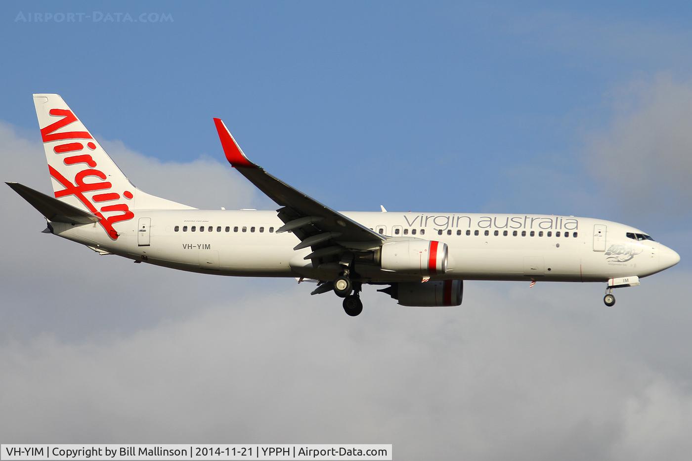 VH-YIM, 2012 Boeing 737-8FE C/N 38716, finals to 21