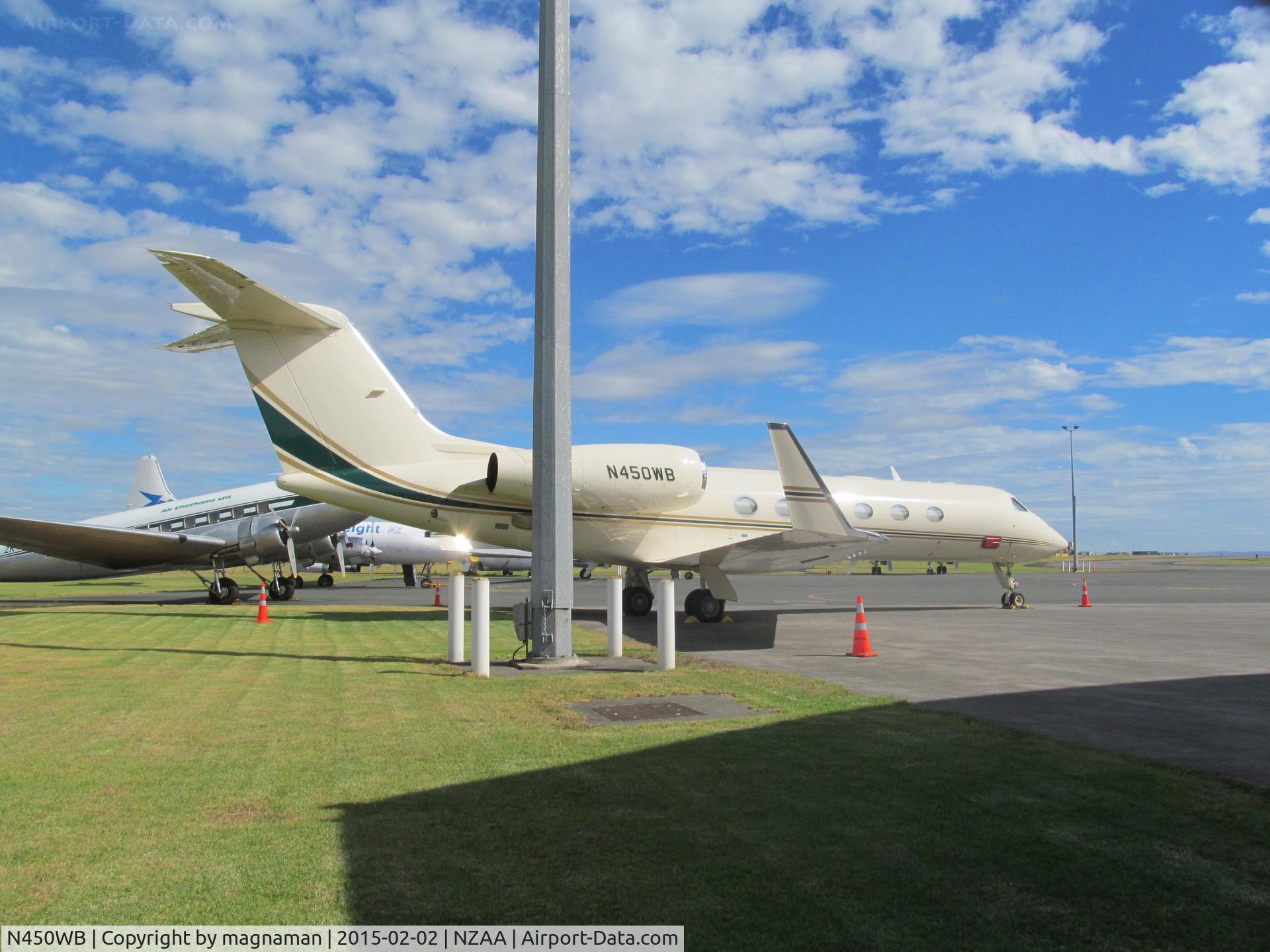 N450WB, 2008 Gulfstream Aerospace GIV-X (G450) C/N 4110, They need to move the floodlights!!