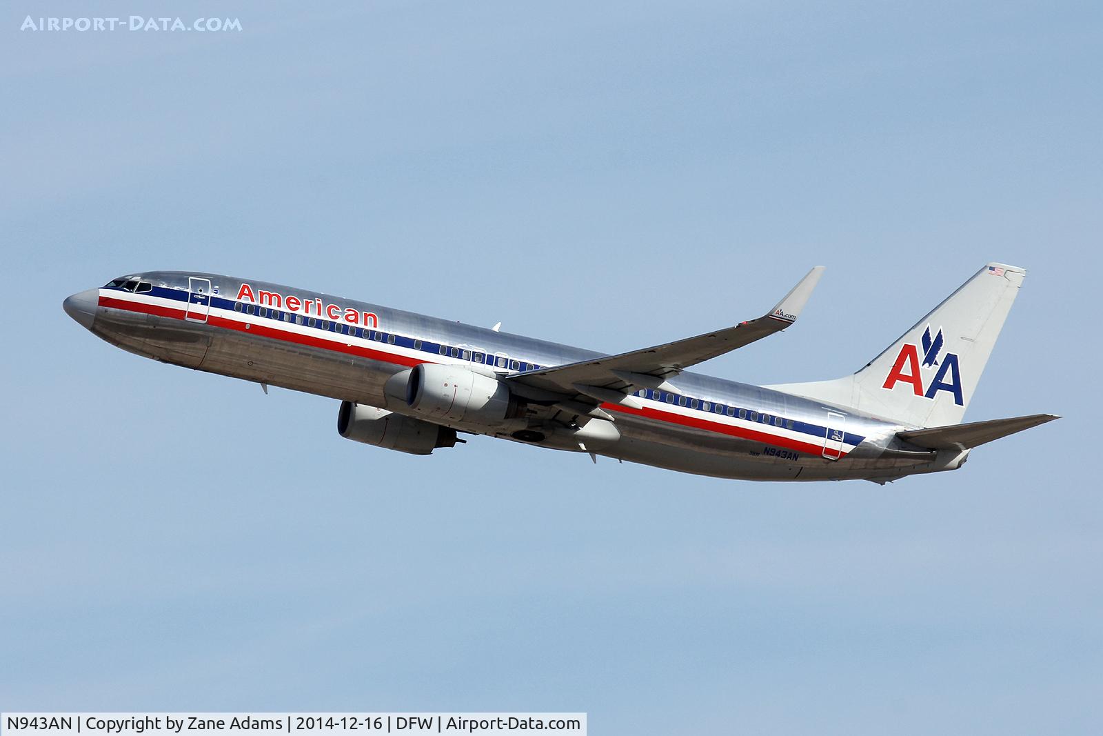 N943AN, 2000 Boeing 737-823 C/N 30599, At DFW Airport