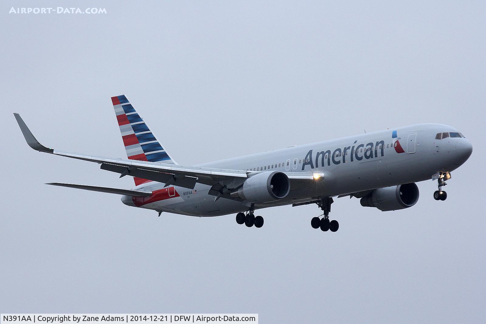 N391AA, 1995 Boeing 767-323 C/N 27451, At DFW Airport