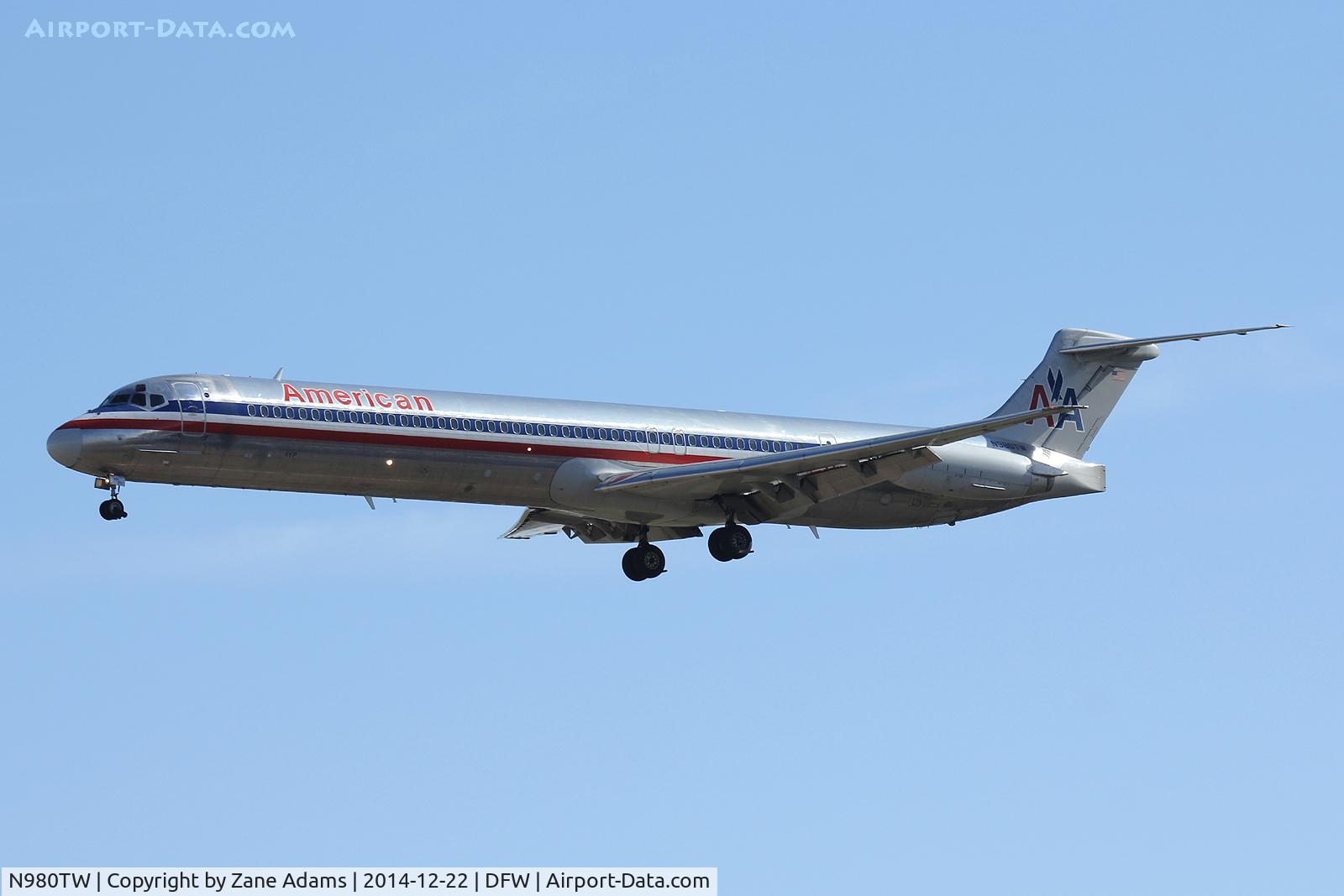 N980TW, 1999 McDonnell Douglas MD-83 (DC-9-83) C/N 53630, At DFW Airport