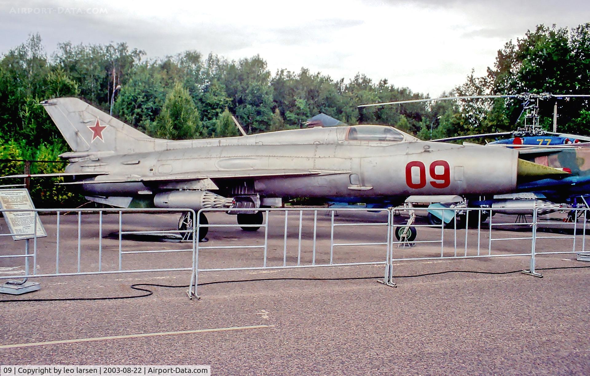 09, Mikoyan-Gurevich MiG-21PFS C/N N94210425, Great Patriotic Museum Moscow 22.8.03