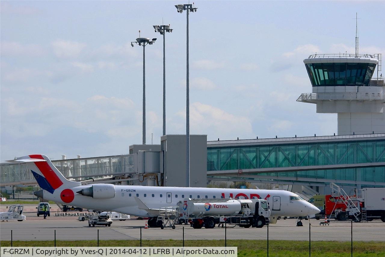 F-GRZM, Canadair CRJ-700 (CL-600-2C10) Regional Jet C/N 10263, Canadair Regional Jet CRJ-700, Boarding area, Brest-Bretagne Airport (LFRB-BES)