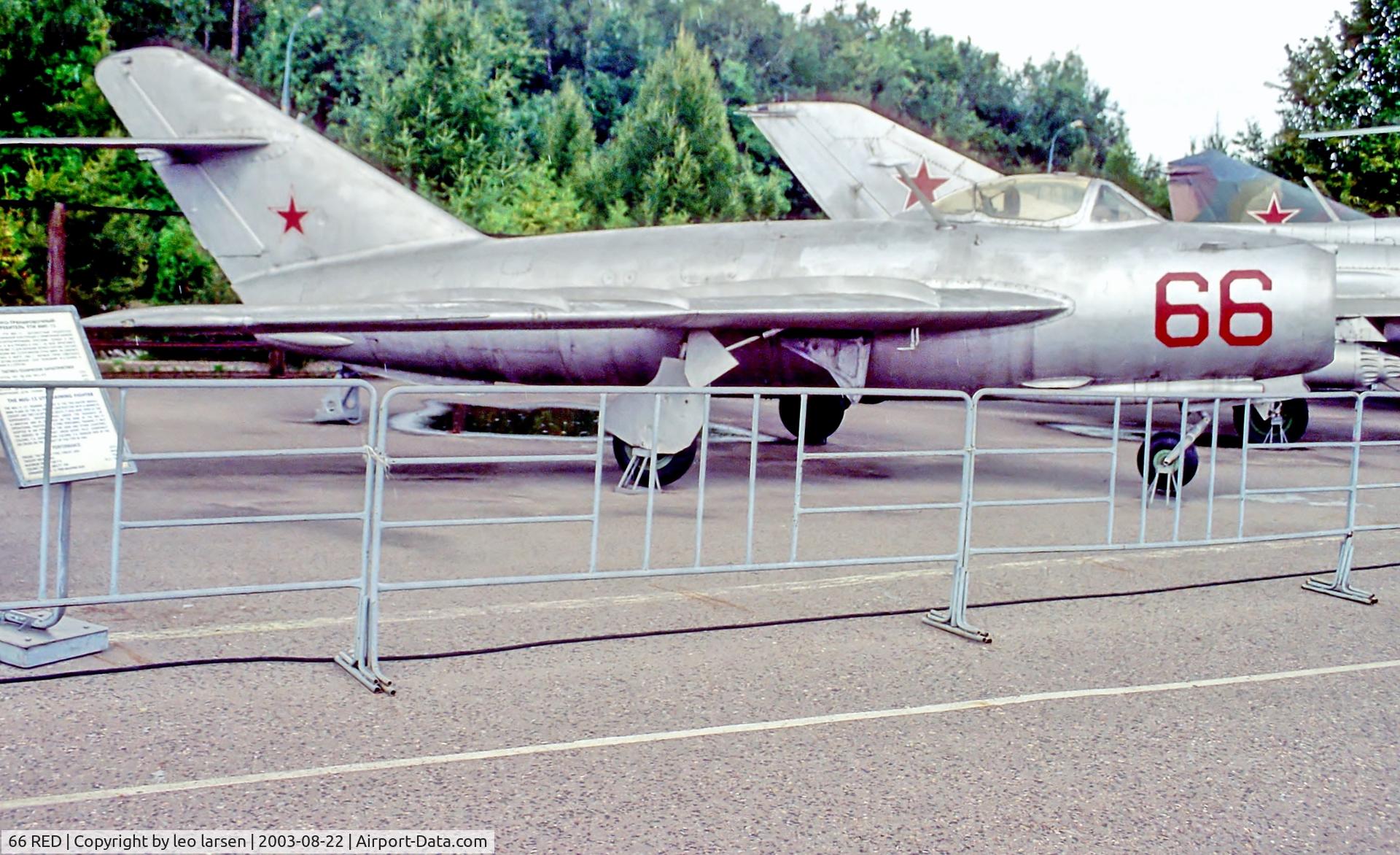 66 RED, Mikoyan-Gurevich MiG-17 C/N 5421199, Great Patriotic Museum Moscow 22.8.03