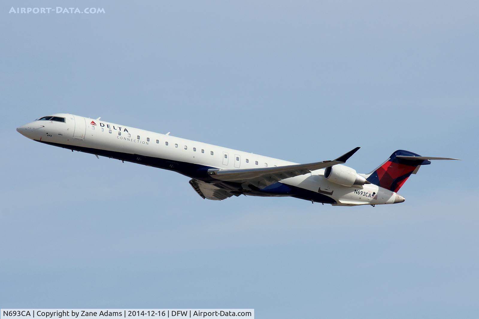 N693CA, 2006 Bombardier CRJ-900ER (CL-600-2D24) C/N 15096, At DFW Airport