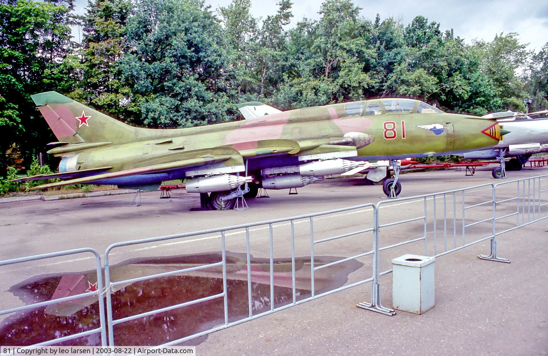 81, Sukhoi Su-17UMK C/N 17532372510, Central Museum of the great patriotic war Moscow
22.8.03