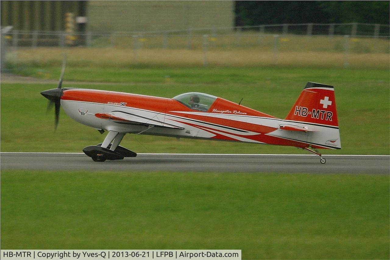 HB-MTR, 2011 Extra EA-330SC C/N SC027, Extra EA-330SC, Taxiing after landing, Paris-Le Bourget Air Show 2013