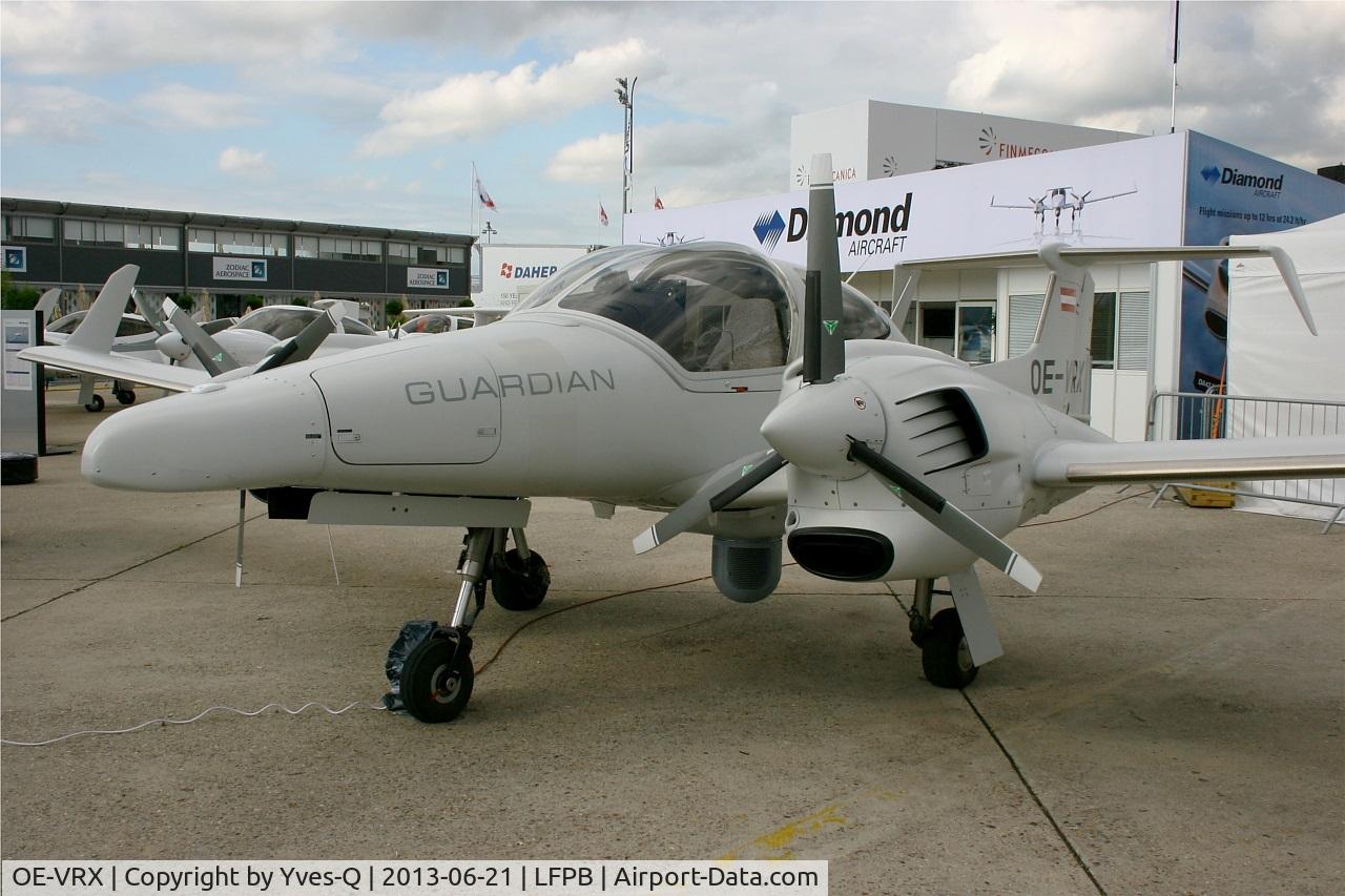 OE-VRX, Diamond DA-42 Twin Star C/N 42.M013, Diamond DA-42 Twin Star, Static display, Paris Le Bourget (LFPB-LBG) Air Show 2013