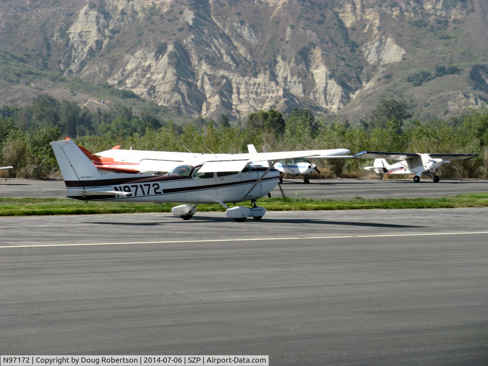 N97172, 1984 Cessna 172P C/N 17276162, 1984 Cessna 172p SKYHAWK II, Lycoming O-320-D2J 160 Hp, landing roll Rwy 22