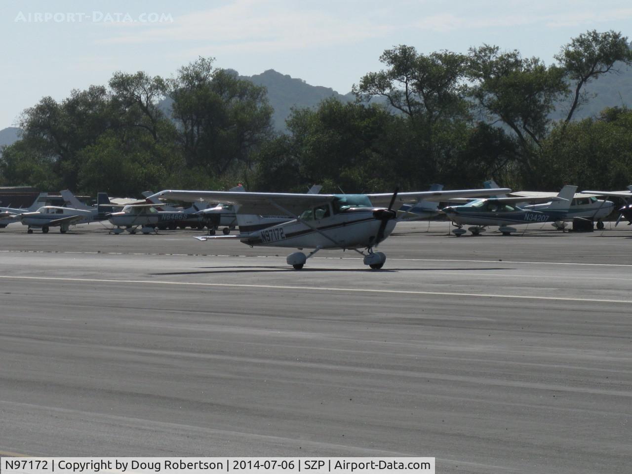 N97172, 1984 Cessna 172P C/N 17276162, 1984 Cessna 172P SKYHAWK II, Lycoming O-320-D2J 160 Hp, flaps landing roll Rwy 22