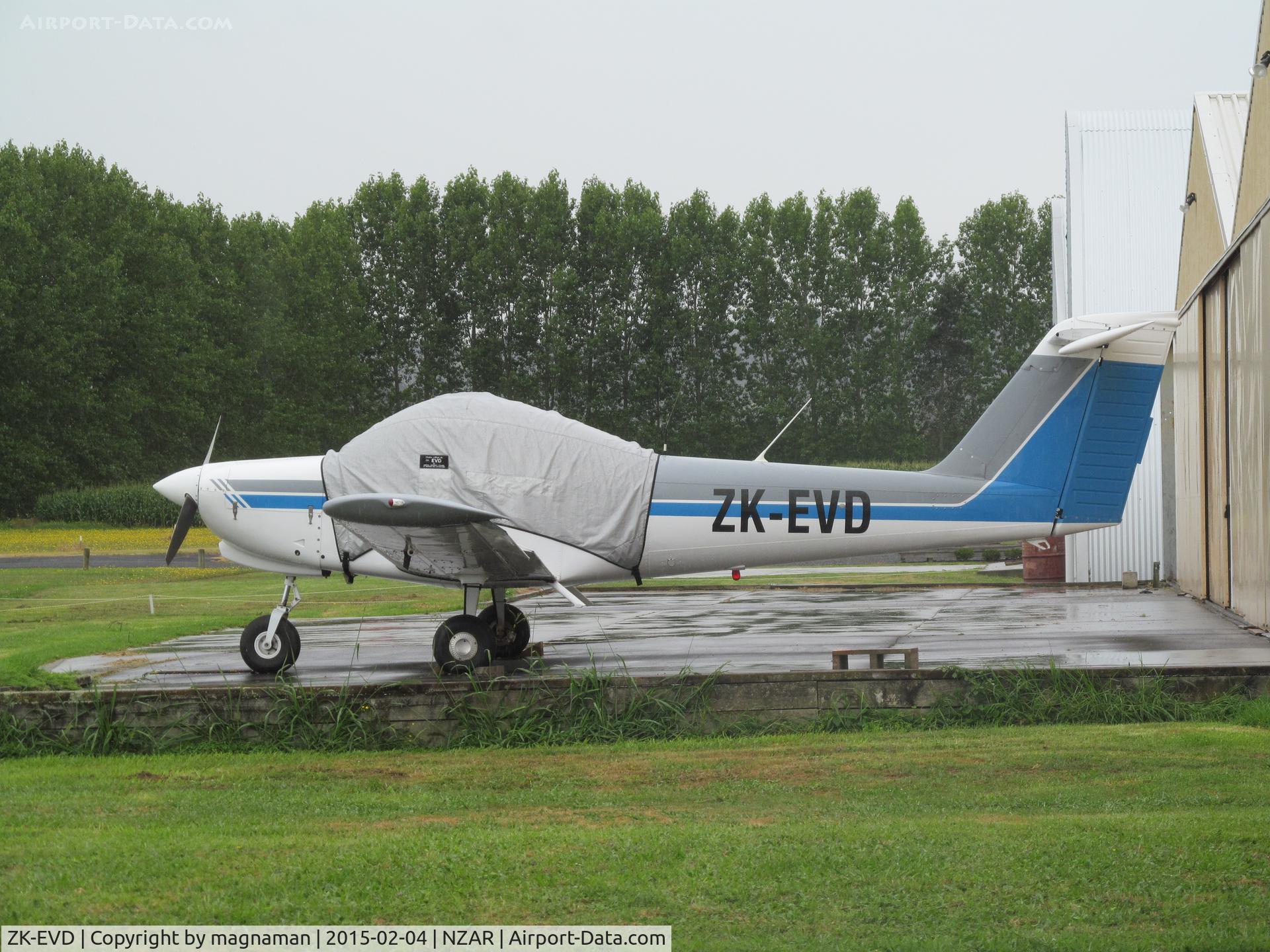 ZK-EVD, Piper PA-38-112 Tomahawk C/N 38-82A0070, outside private hangar