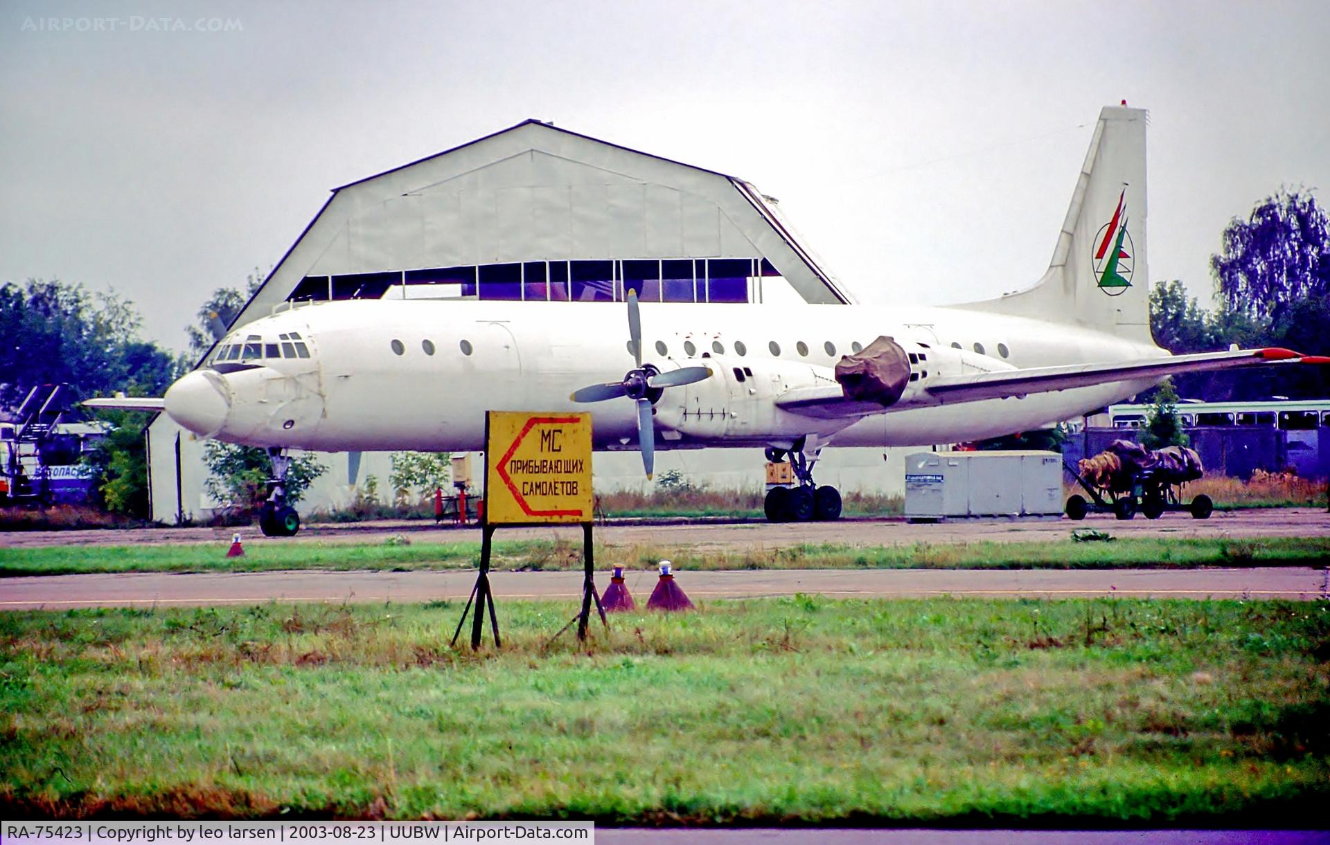 RA-75423, 1962 Ilyushin Il-18V C/N 182005601, Zhukovsky UUBW 23.8.03